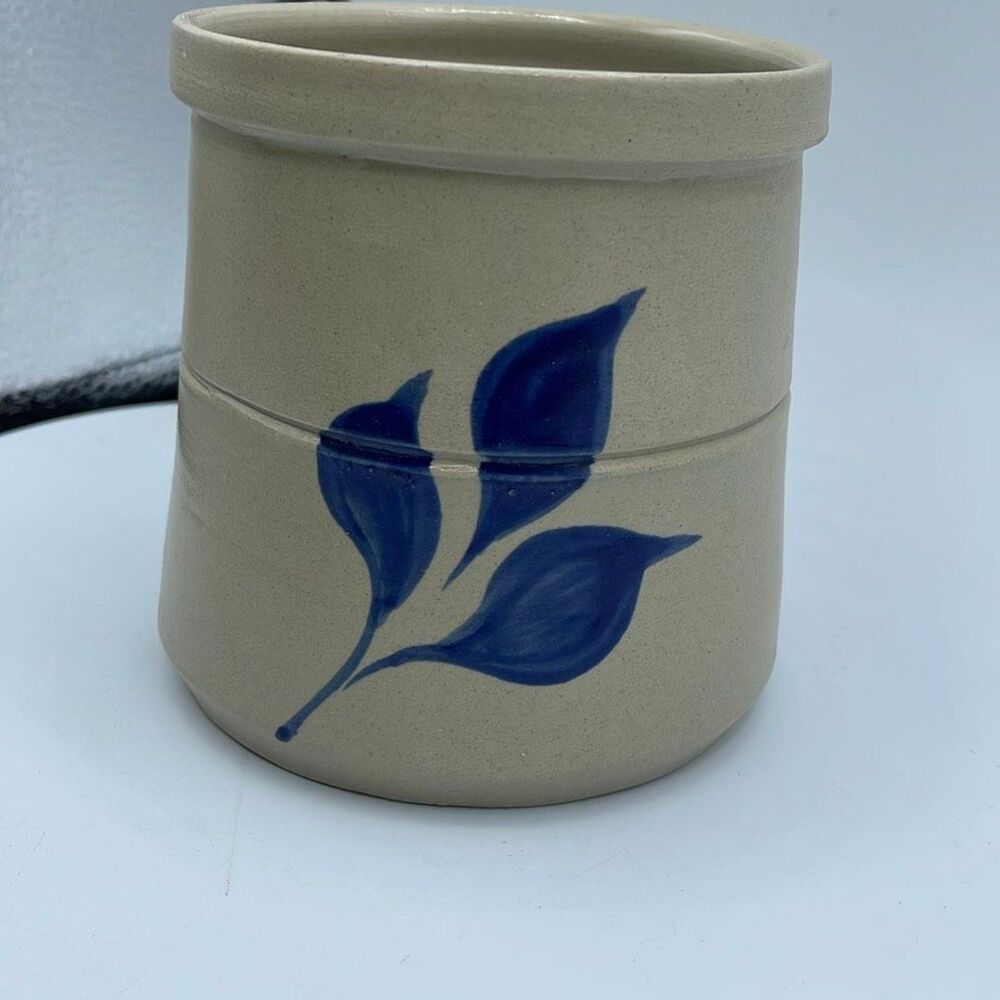 Vintage Williamsburg Pottery 4.5” salt glazed pottery stoneware crock.